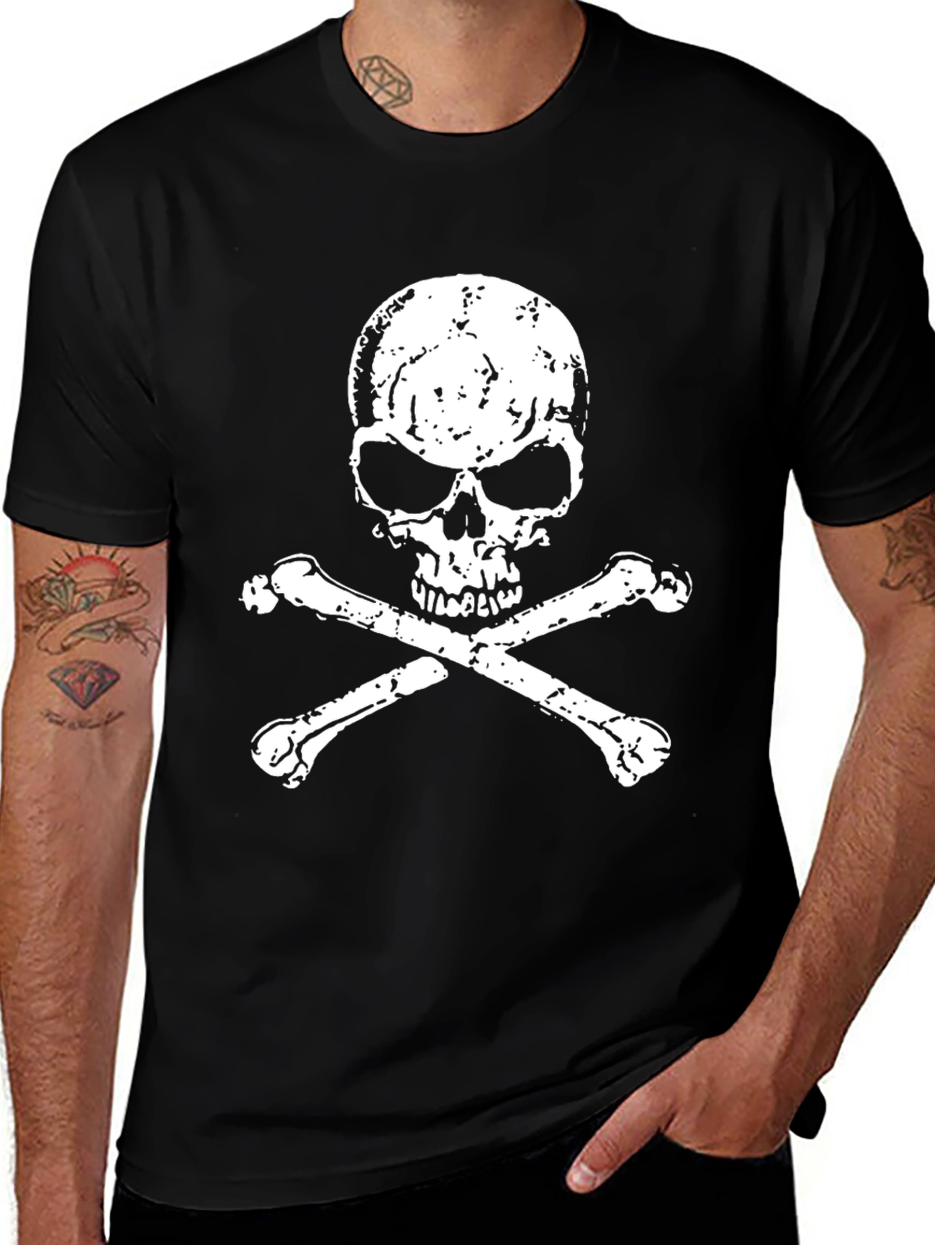 Skull & Crossbones Graphic Tee - Classic Pirate Design